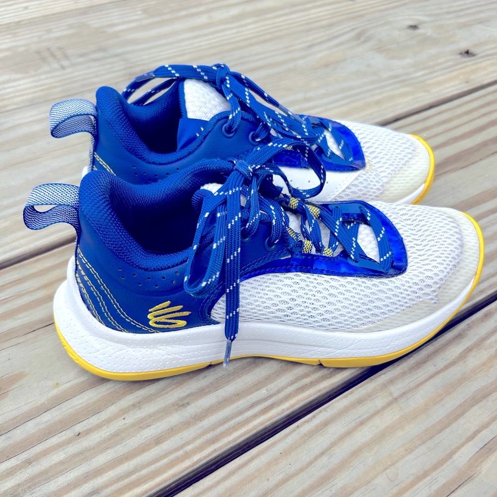 Curry Under Armour Boys Basketball Sneakers Size 4